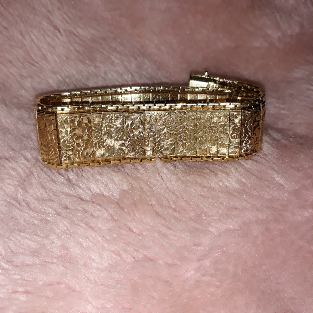 Gorgeous Engraved Rose YG Bracelet